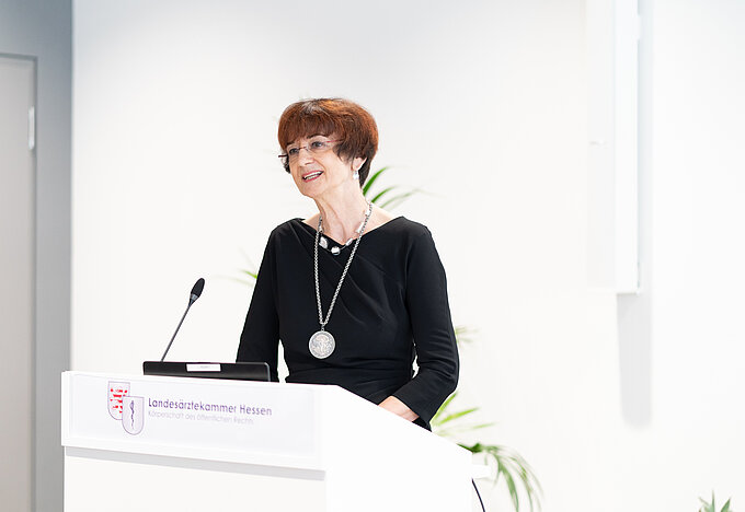 Paracelsus-Medaille für Prof. Viola Hach-Wunderle Paracelsus-Preis 2021 für Prof. Viola Hach-Wunderle
