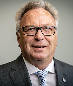 Dr. med. Edgar Pinkowski - Präsident Foto von Dr. med. Edgar Pinkowski - Präsident der Landesärztekammer Hessen