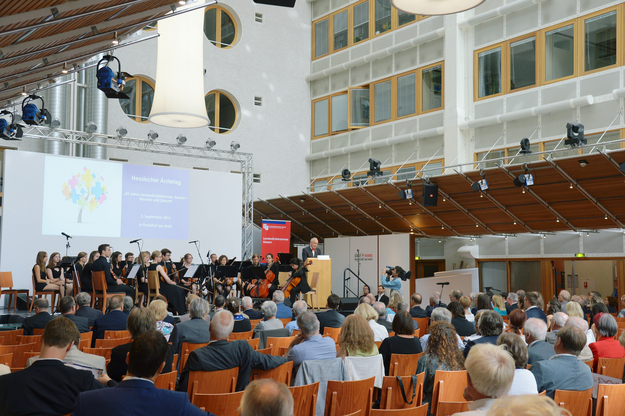 Startbild: Foto vom Hessischen Ärztetag 2016, Blick ins Publikum