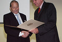 Prof. Dr. med. Horst Joachim Rheindorf (l.) und Volker Bouffier (r.) Foto von Prof. Dr. med. Horst Joachim Rheindorf und Volker Bouffier