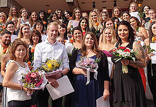 Absolventinen und Absolventen der Bezirksärztekammer Kassel Gruppenfoto von den Absolventinen und Absolventen der Bezirksärztekammer Kassel