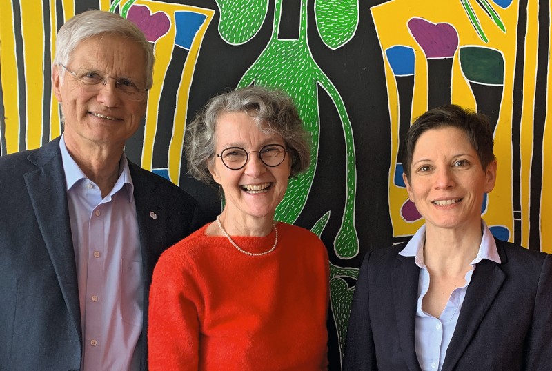 Prof. Dr. med. Dr. h.c. Hans-Rudolf Tinneberg (links), Sandra Bauer, M. A. (rechts), Dr. Aline Zetsche (Mitte) patsich_zetsche_bauer_tinneberg_f_winkler.jpg