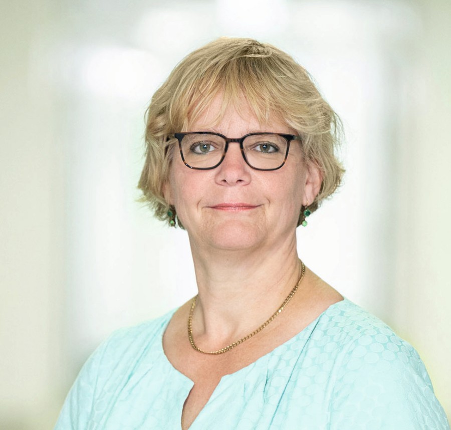 Dr. med. Christiane Schlang, Fachärztin für Psychiatrie und Psychotherapie, berichtet im Interview über die Aufgaben kommunaler Suizidprävention am Beispiel der Stadt Frankfurt am Main. christiane_schlang_.jpg