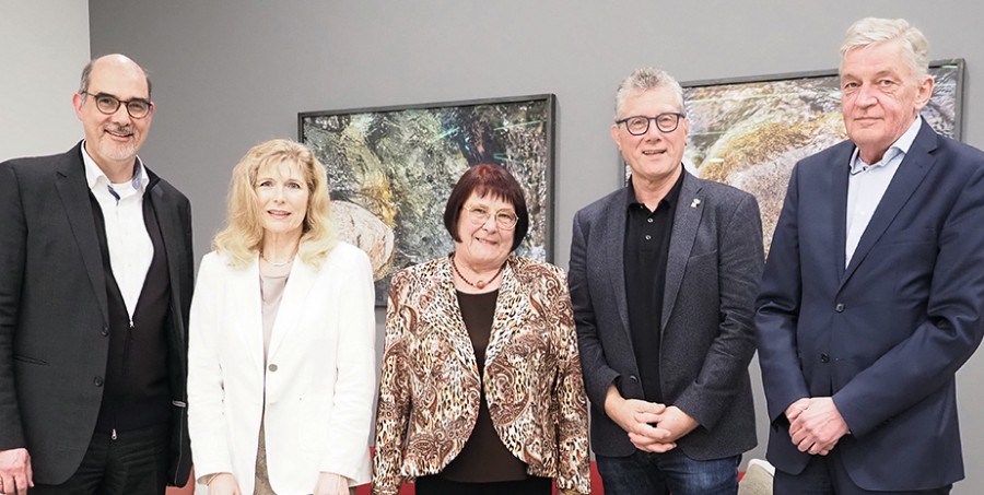 Dr. Karin Hahne bleibt Präsidentin – das Präsidium (von links): Dr. Martin Kraushaar, Dr. Karin Hahne, Dr. Elke Vietor, Dr. med. Michael Weidenfeld, Dr. Michael Griem (nicht auf dem Bild: Hartmut Ruppricht). vorstand_vfbh_f_manuel_maier.jpg
