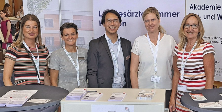 Das Team der LÄKH am Stand der Messe Operation Karriere 20230624_112812.jpg