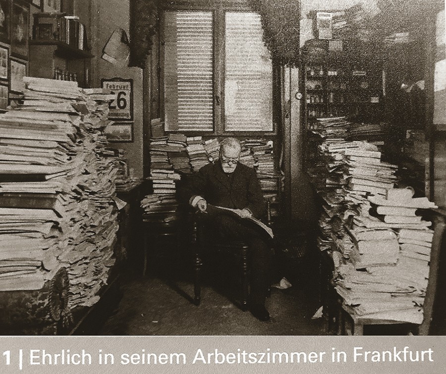 Prof. Dr. med. Paul Ehrlich in seinem Arbeitszimmer in Frankfurt am Main. foto_4.jpg