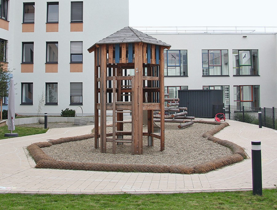 bild7_aussenspielbereich_kinderstation_kjp2.jpg bild7_aussenspielbereich_kinderstation_kjp2.jpg